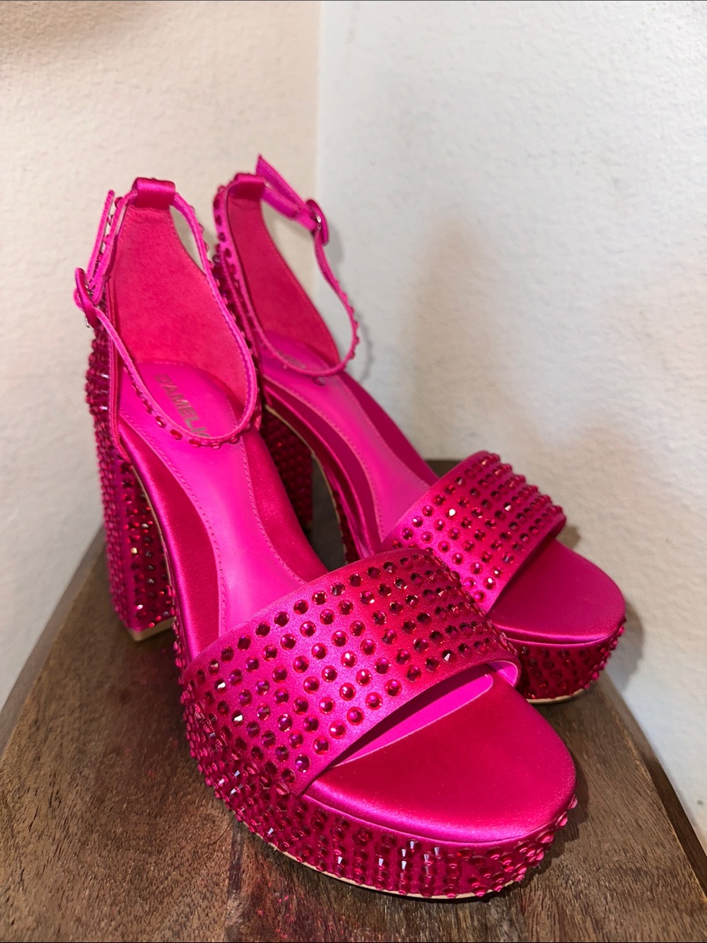 D'Amelio Mayvinaa Rhinestone Platform Sandals Vibrant Pink Size 8.5